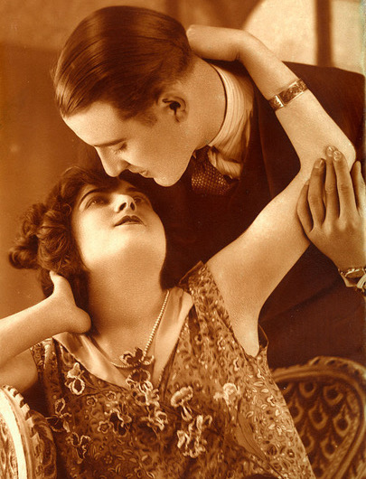 1920s French couple embracing. Could she be his mistress?